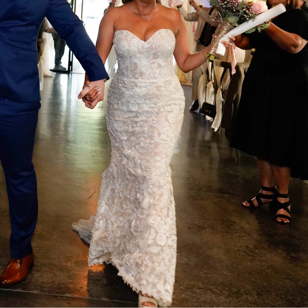 Elegant Lace Wedding Dress